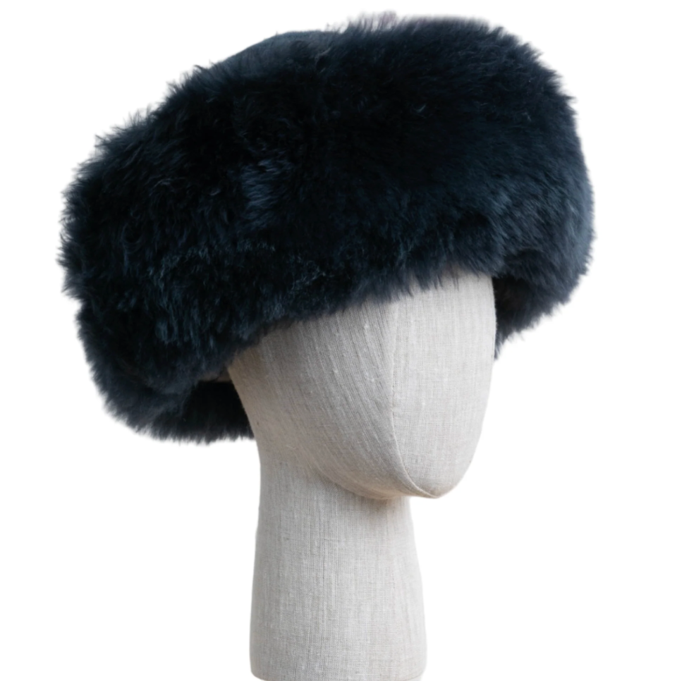 Head model wearing Titicaca’s black Altiplano alpaca-fur ski hat with a rounded silhouette.